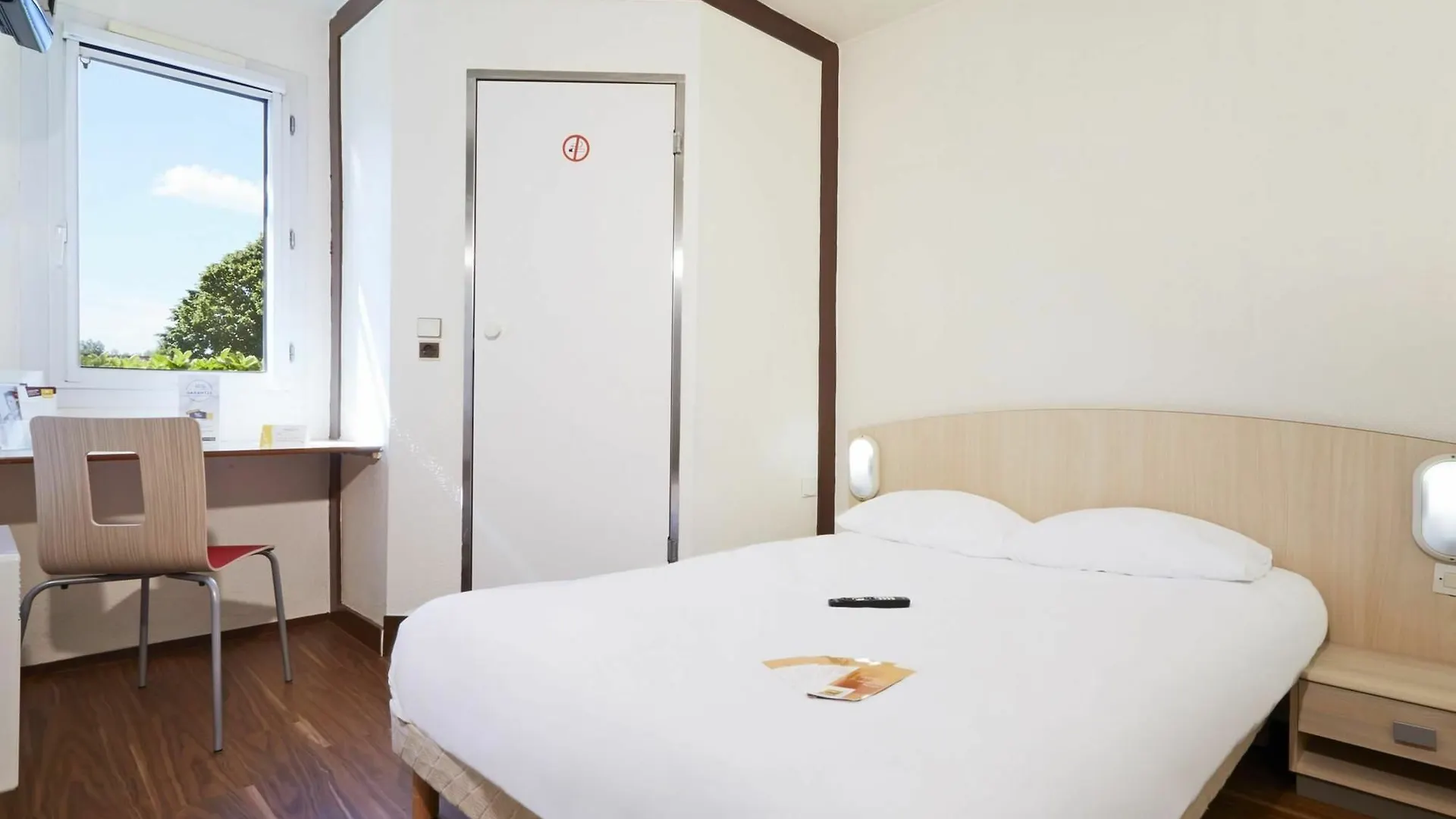 Premiere Classe Lyon Genay - Massieux Hotel