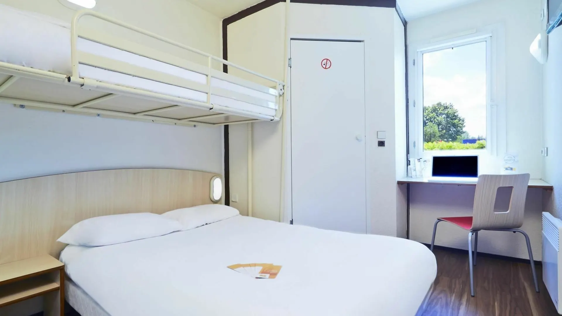 Premiere Classe Lyon Genay - Massieux